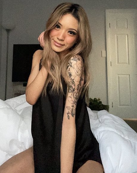 Iris Haw pornstar naked pic