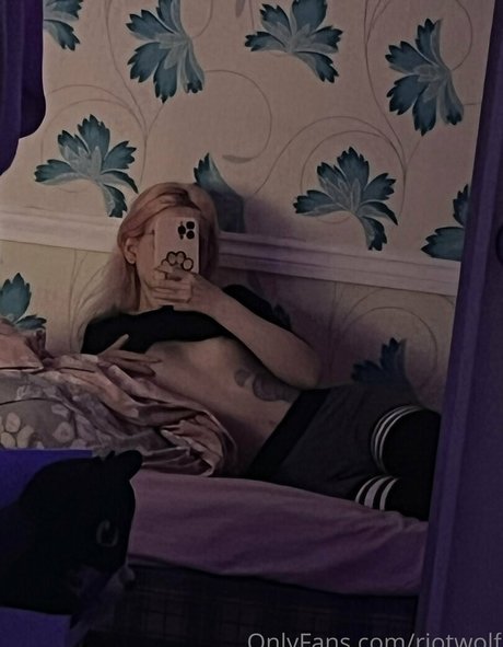 Riotwolf pornstar erotic images