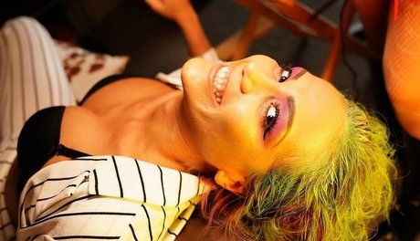 Salina De La Renta erotic star pics