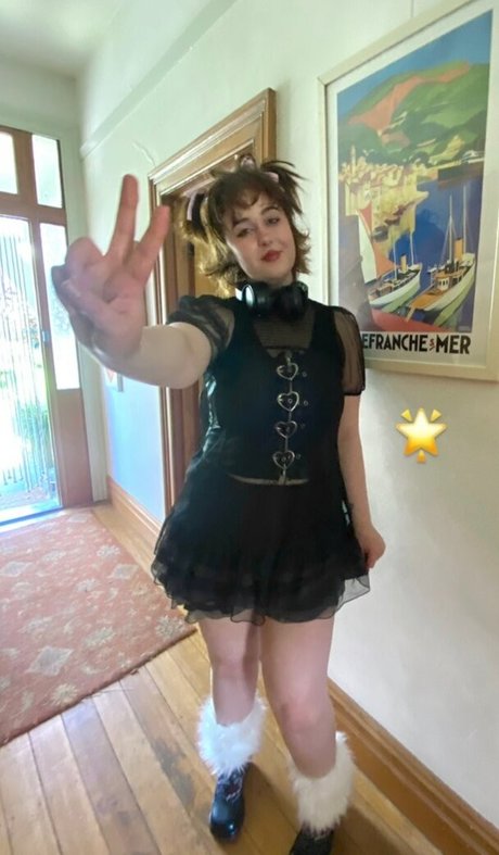 Milabloom porn model picture