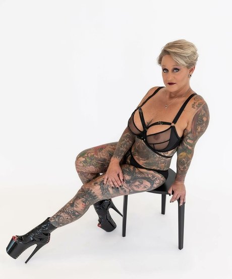 Tricia Anne sexy model pics