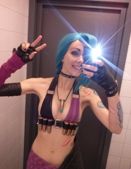 Shiroiaisu Anpan model naked images