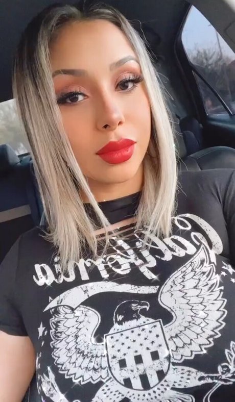 Hellomissbianca naked pornstar picture