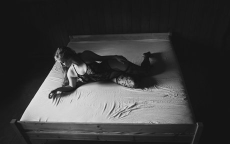 thinloth top pornstar picture