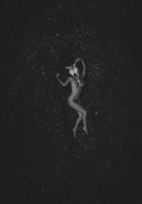 thinloth nude star images