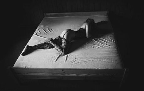 thinloth pornstar top image