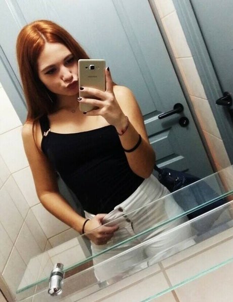 Aria Paria model perfect pics