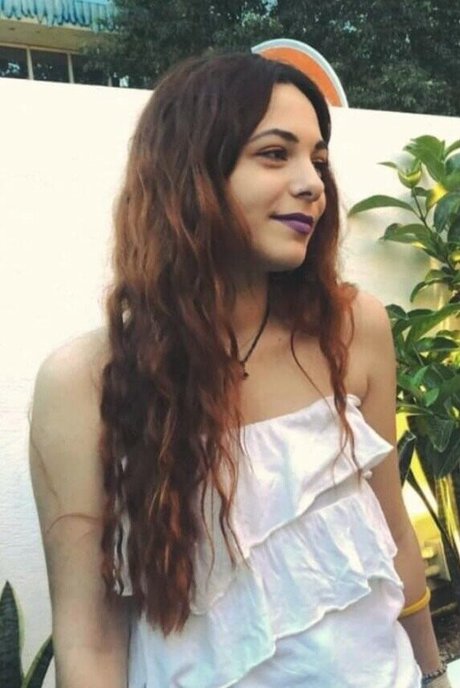 Aria Paria pretty pornstar pictures