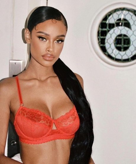 asian influencer onlyfans adult photos