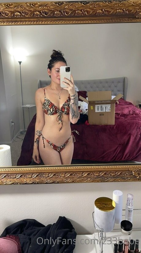 ItsdanniB model pics