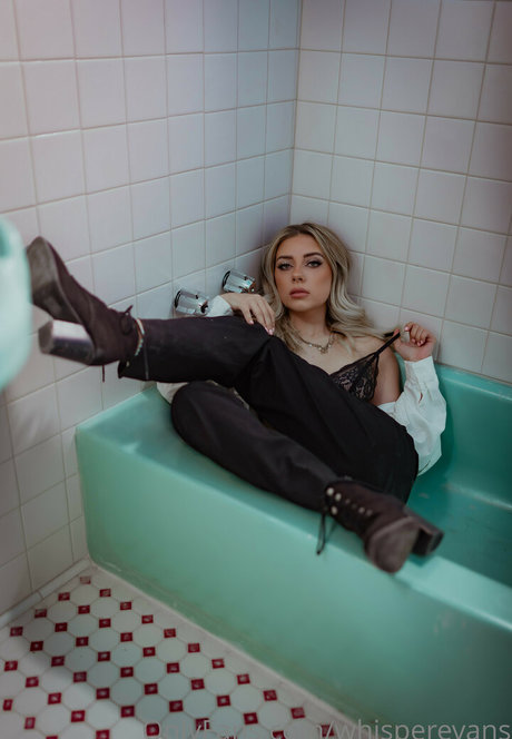 Whisper Evans porn actress img