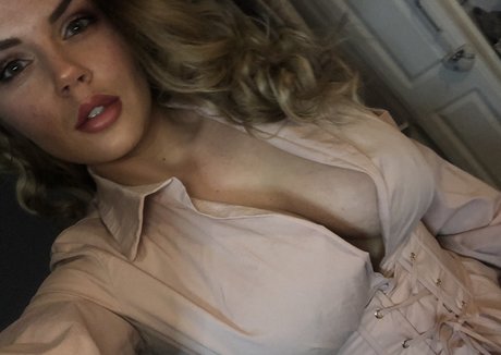 Siobhan Graves model photos