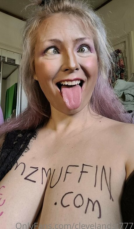 its clem naked actress photo