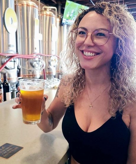 Jazzie Taylor erotic actress pics