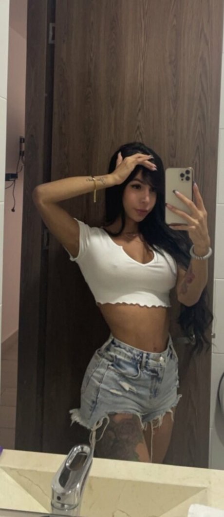 Alejarabbittx pretty pornstar galleries