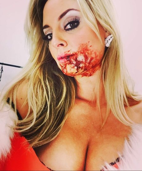 Morgana Robinson model perfect picture