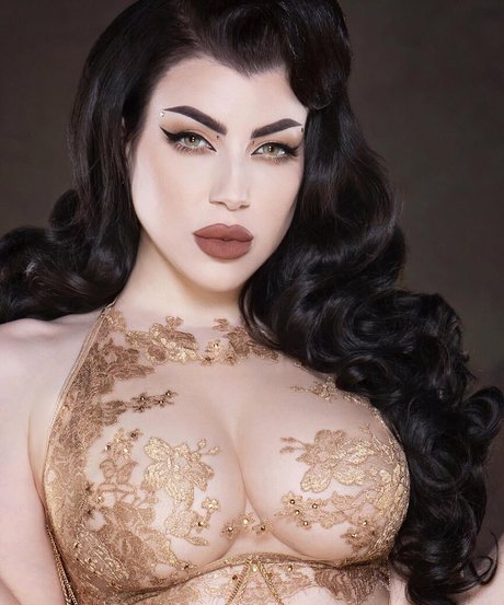 Threnody In Velvet porn star gallery