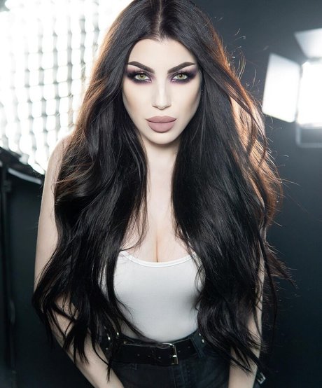 Threnody In Velvet pornstar top img