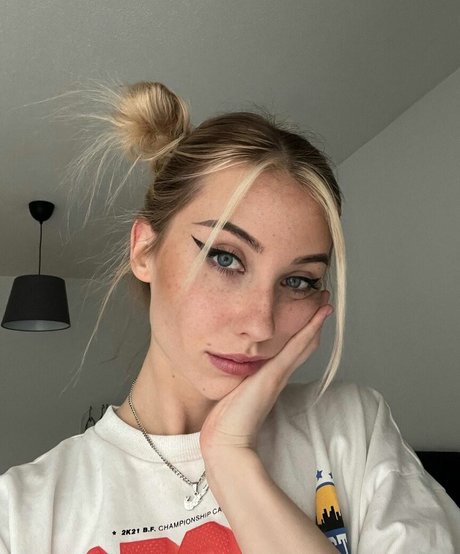 indian teen onlyfans top picture