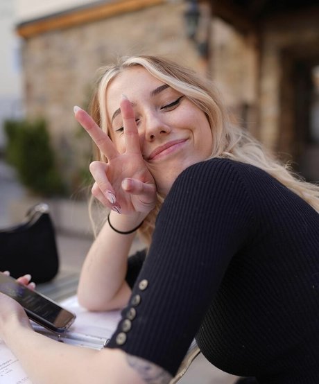 veylaneey star pornographic pics