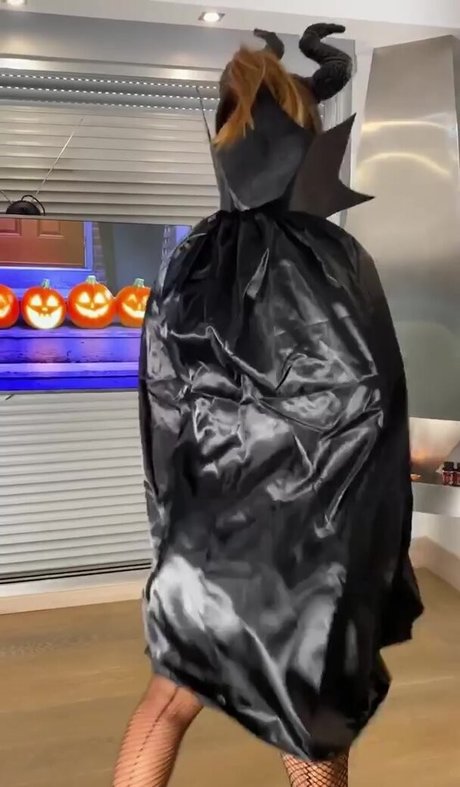 blonde milf onlyfans pretty pictures