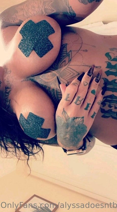 Alyssadoesntboost pornstar beautiful image