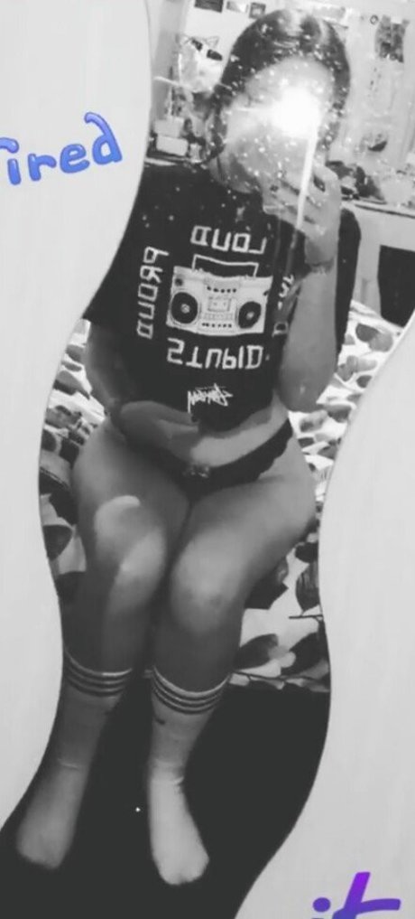 eating onlyfans art naked pic