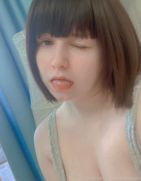 MintyMiyako naked star image