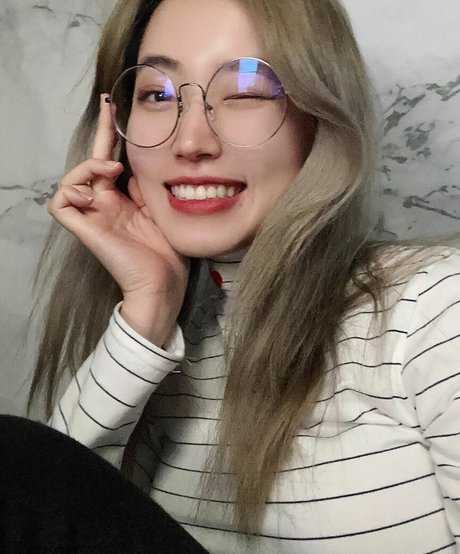 Yoojin model art images