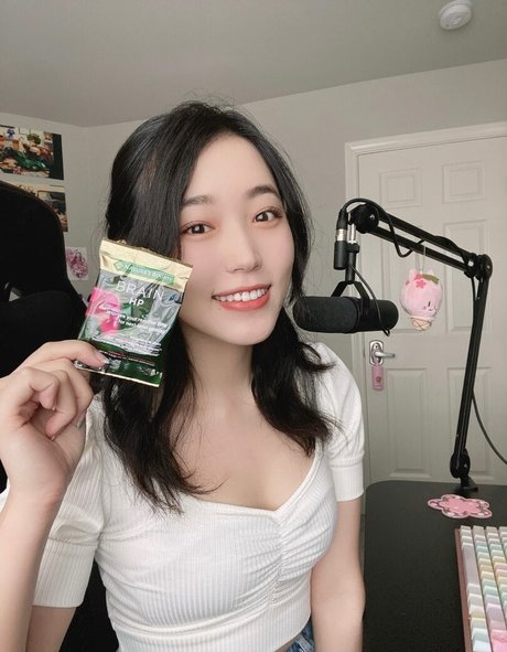 Yoojin pornstar naked photo