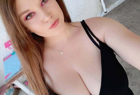 asian influencer onlyfans nudes image