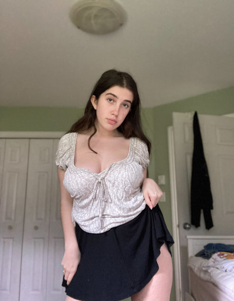 Molly Barkasy pretty star photos