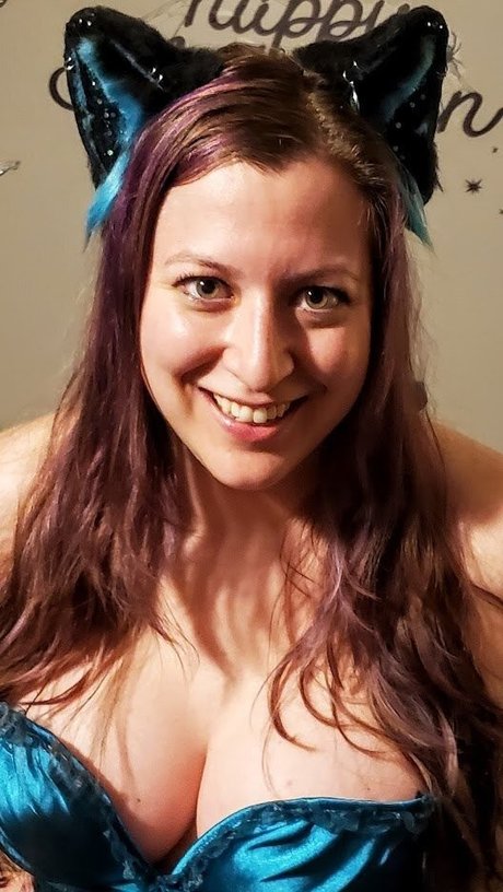 Lady Kitsune model art photo