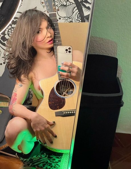 Laytar nudes model pictures