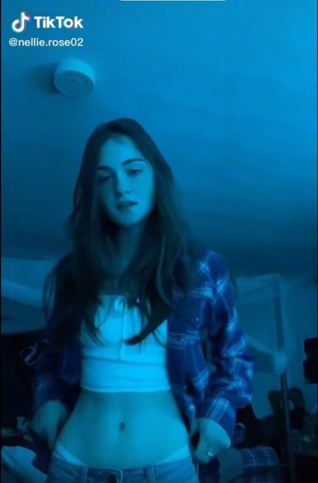 Nellie Rose star images