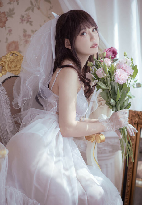 Angie0 0 erotic actress image