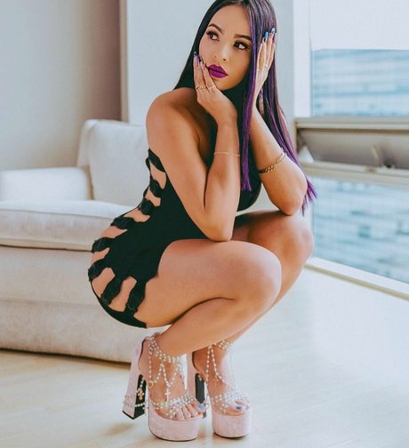 Karla Bustillos porn actress pics