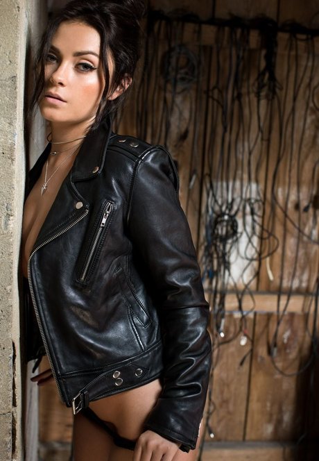 Alexandra Tyler pornographic model img