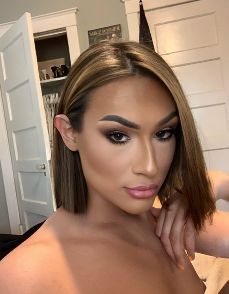 Sasha Donis pretty pornstar photo