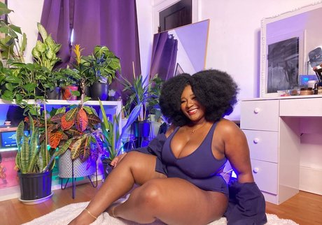 Xmiramira nudes model pic