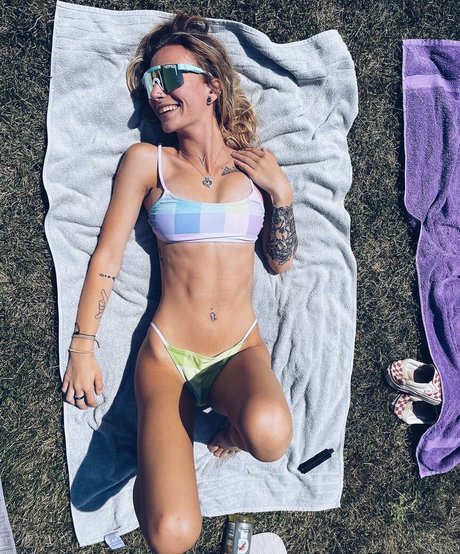 hailee justice nude actress archive