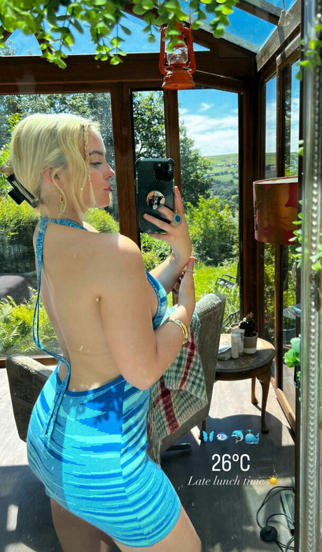 Coronation Street porn model gallery