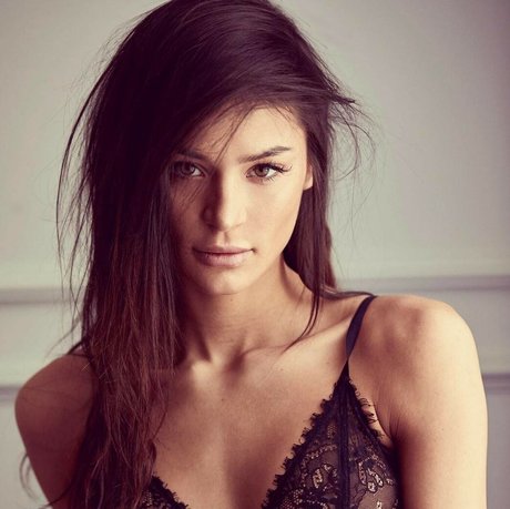 Sandra Dziwiszek beautiful star photo