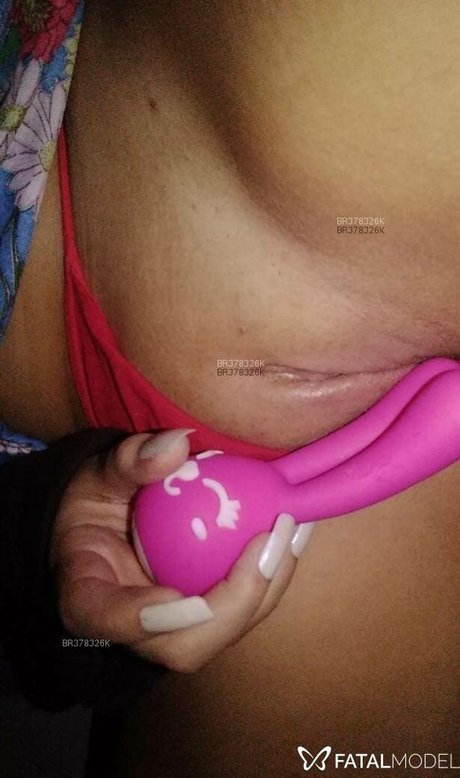 Sah Medeiros model naked img