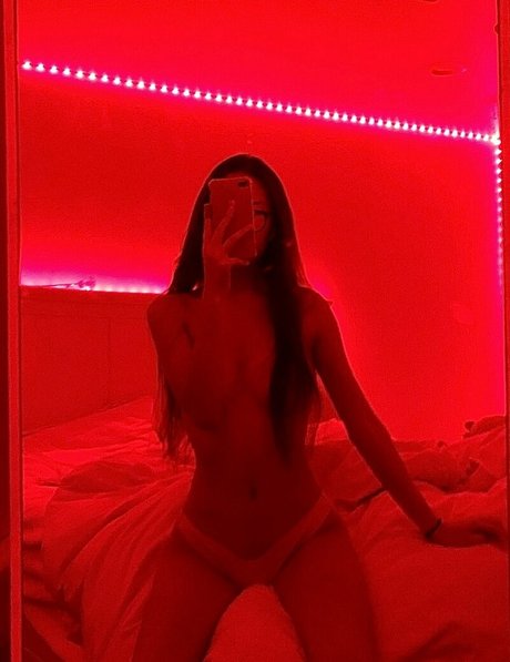 Gracesongx model art galleries