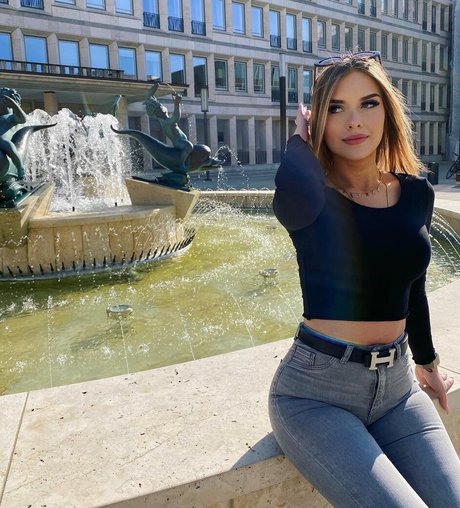 busty mom onlyfans hd pictures