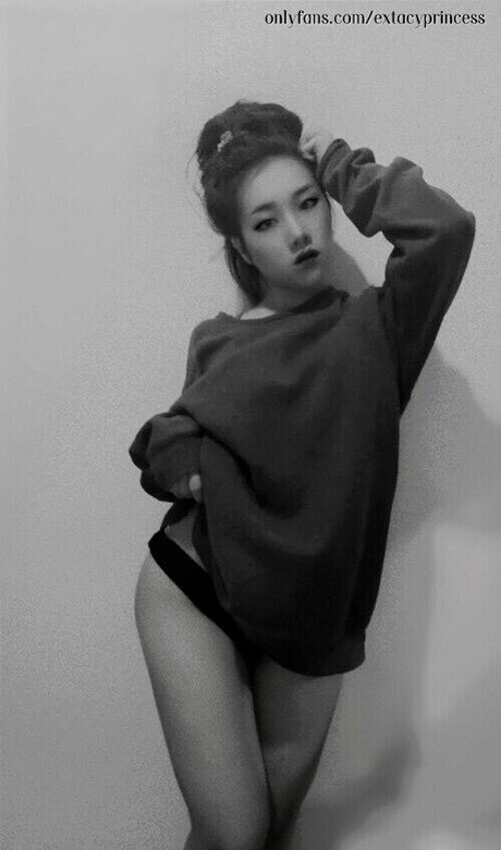 sxxxtacy model perfect photo