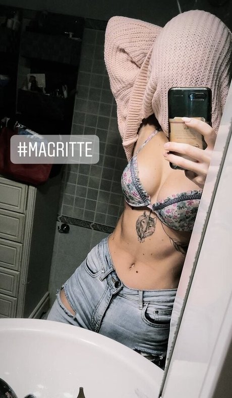 MidoriShake model hd picture