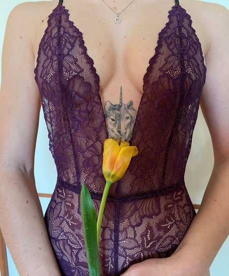 MidoriShake model hot pics