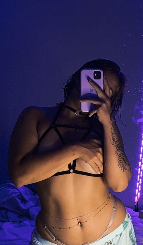 Victoria Escala star exclusive photo